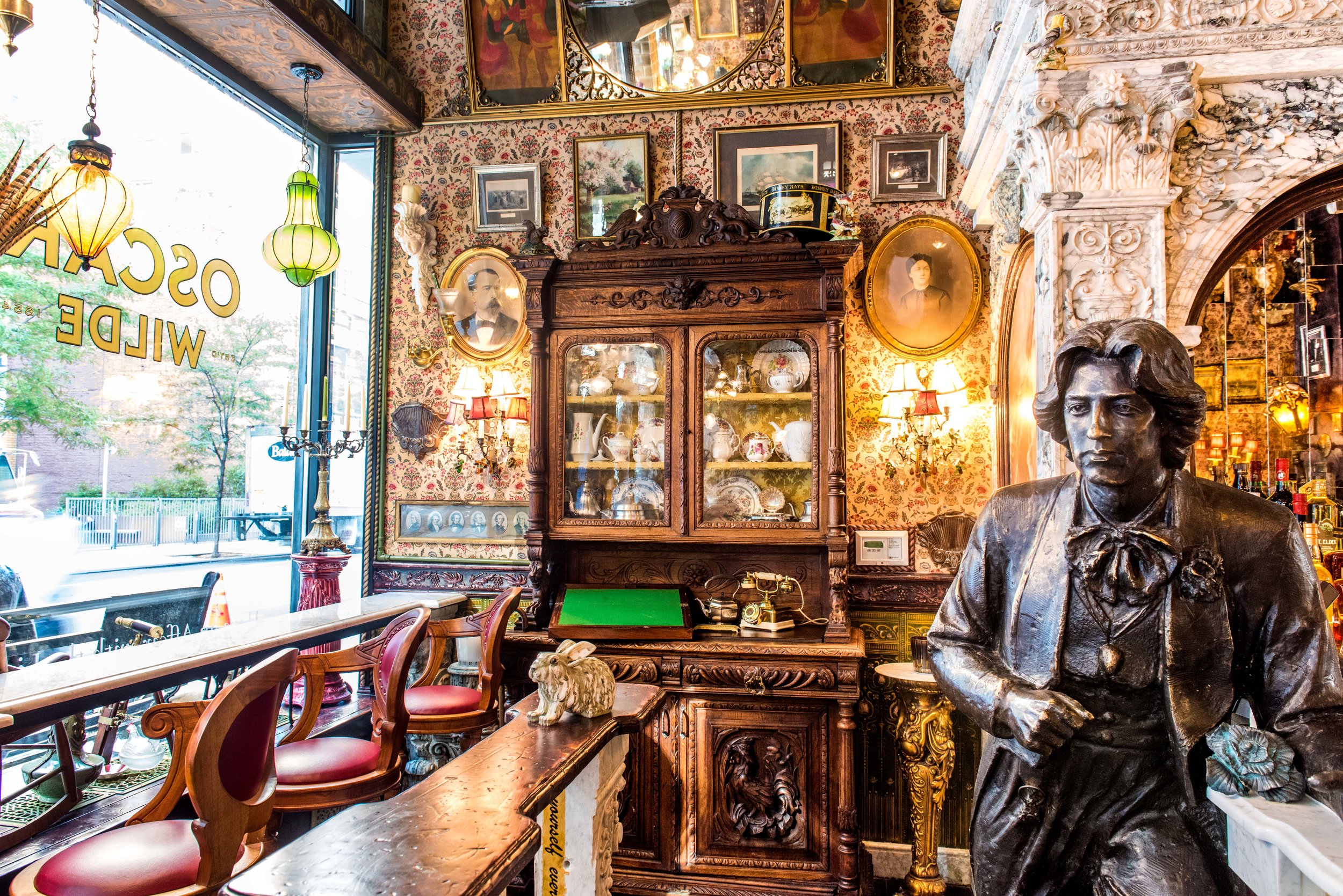 Oscar Wilde NYC Decor